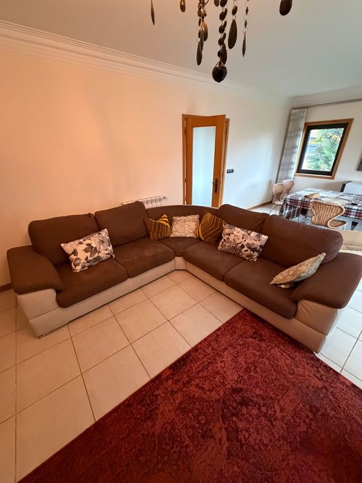 Sofá de canto grande – excelente estado