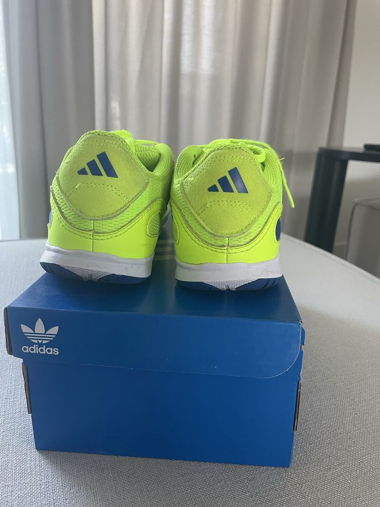 Buty Adidas Sala rozm. 36. 2/3 - stan bardzo dobry