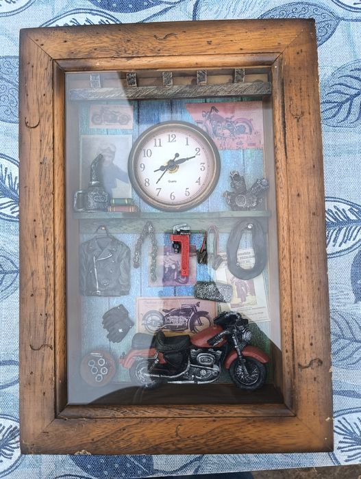 Zegar ścienny z ozdobami dla motocyklistów
