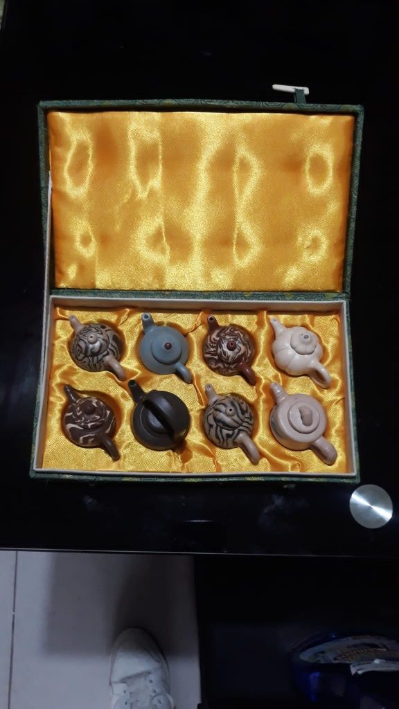 Caixinha com chaleiras em miniaturas