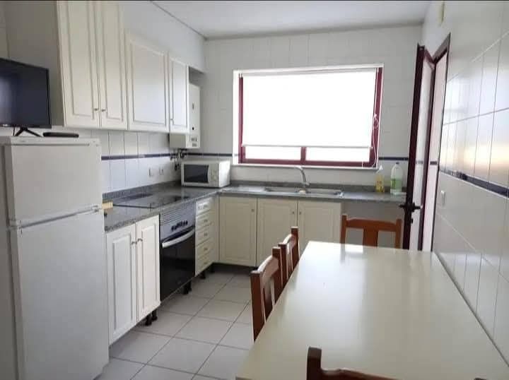 Quarto 200m da UA- T2 só p/ 2 men
