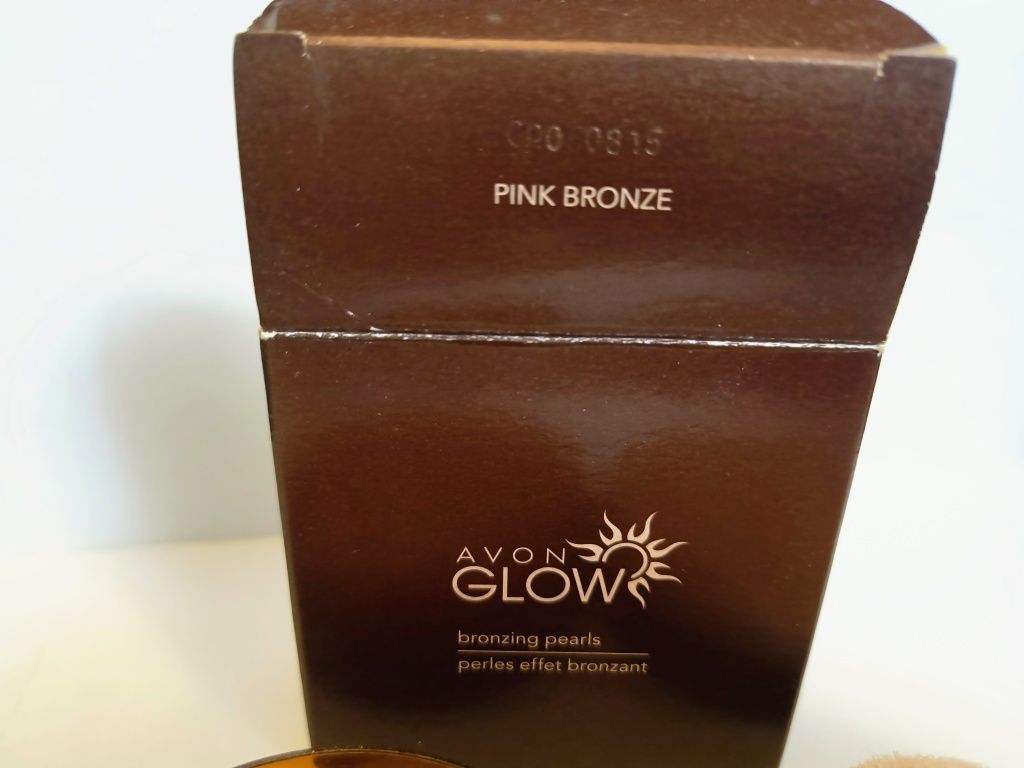 Perełki brązujące Avon Glow