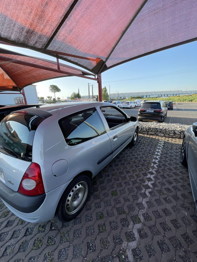 Clio II hatchback 1.2