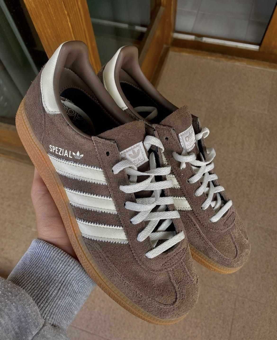 Sapatilhas azul marinho modelo Spezial