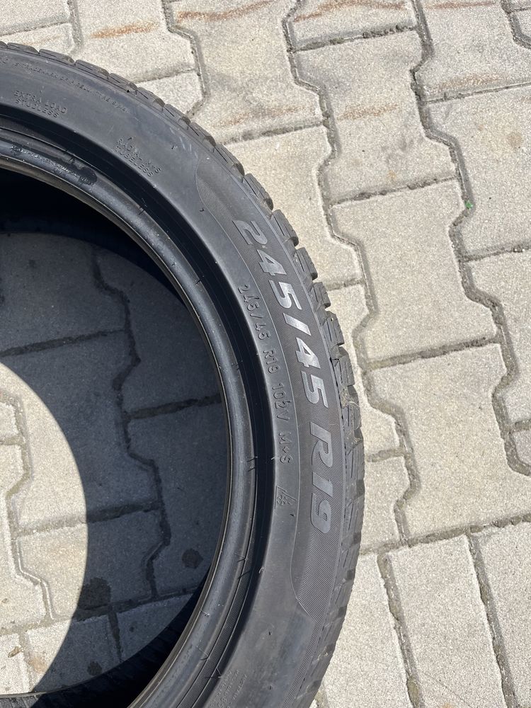 245/45/19 Pirelli Sottozero 3 AO 102V