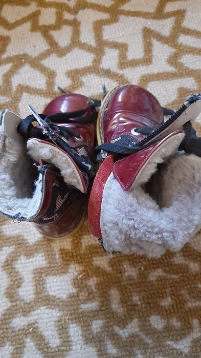 Продам для дівчинки 22 розміру