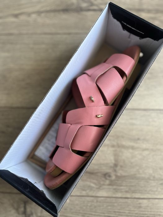 Rozowe klapki damskie skorzane plecione Ochnik 39