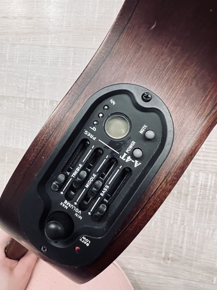 Gitara elektroklasyczna klasyczna z wpięciem