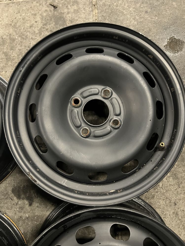 Felgi stalowe z kołpakami 6Jx15H2 ET47.5 4x108 Ford Fiesta Fusion KA