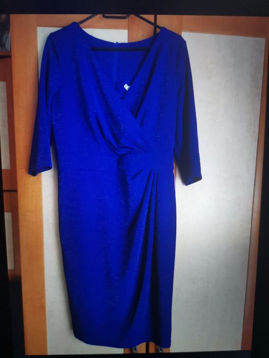 Sukienka że świecącą nitką