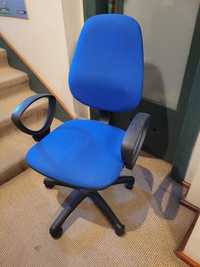 Krzesła biurowe do wydania