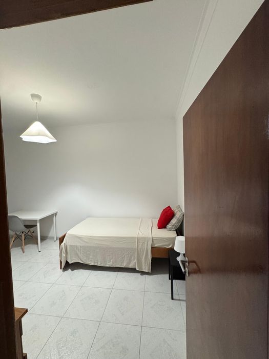 Arrenda-se quarto em Corroios