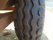 Vendo 2 pneus reboque/ cisterna/ enroladeira
