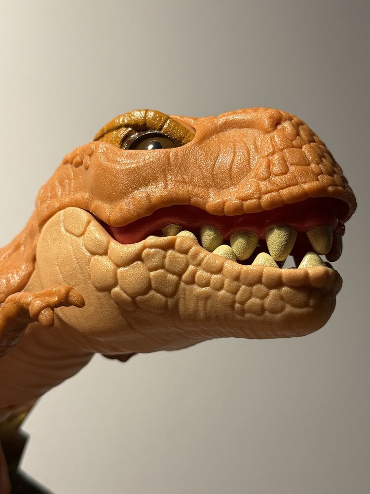 Dinozaur Zabawka Imaginext Jurassic World Atakujący T-Rex HFC04