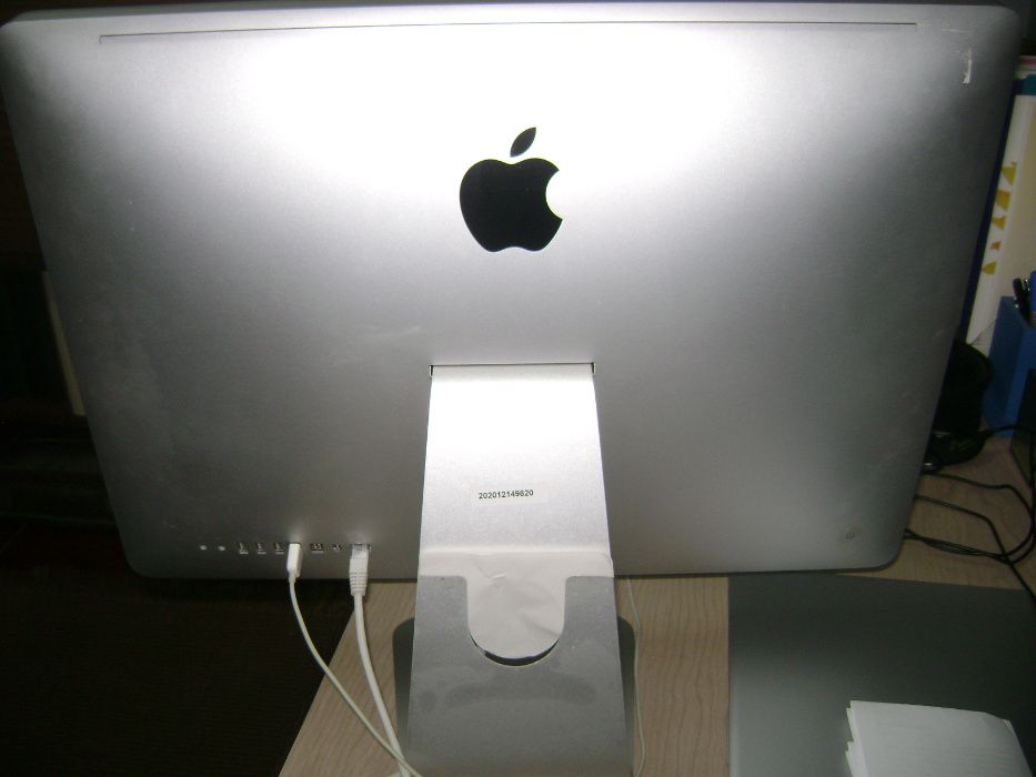 computador Apple iMac de 21,5”.