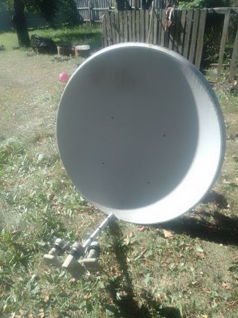 Продам супутникову антену 110 см, з головками та кронштейном