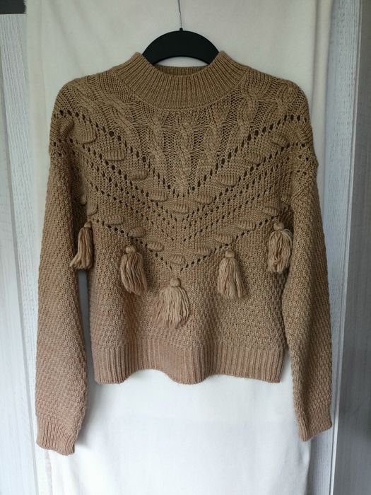 Sweterek z frędzlami