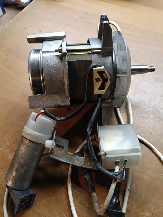 Silnik od wirówki Światowid.