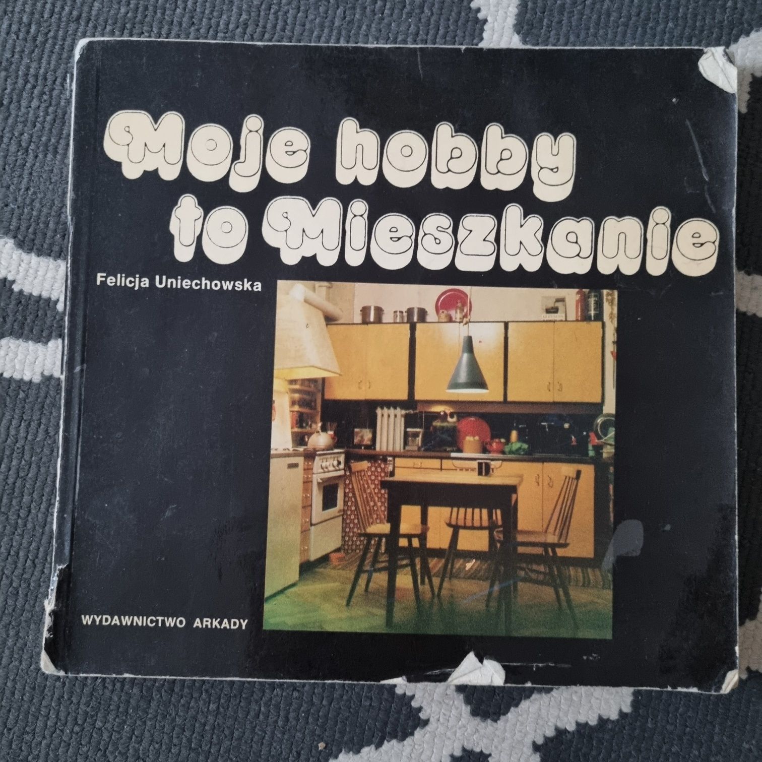 Stara książka "moje hobby to mieszkanie" 1978