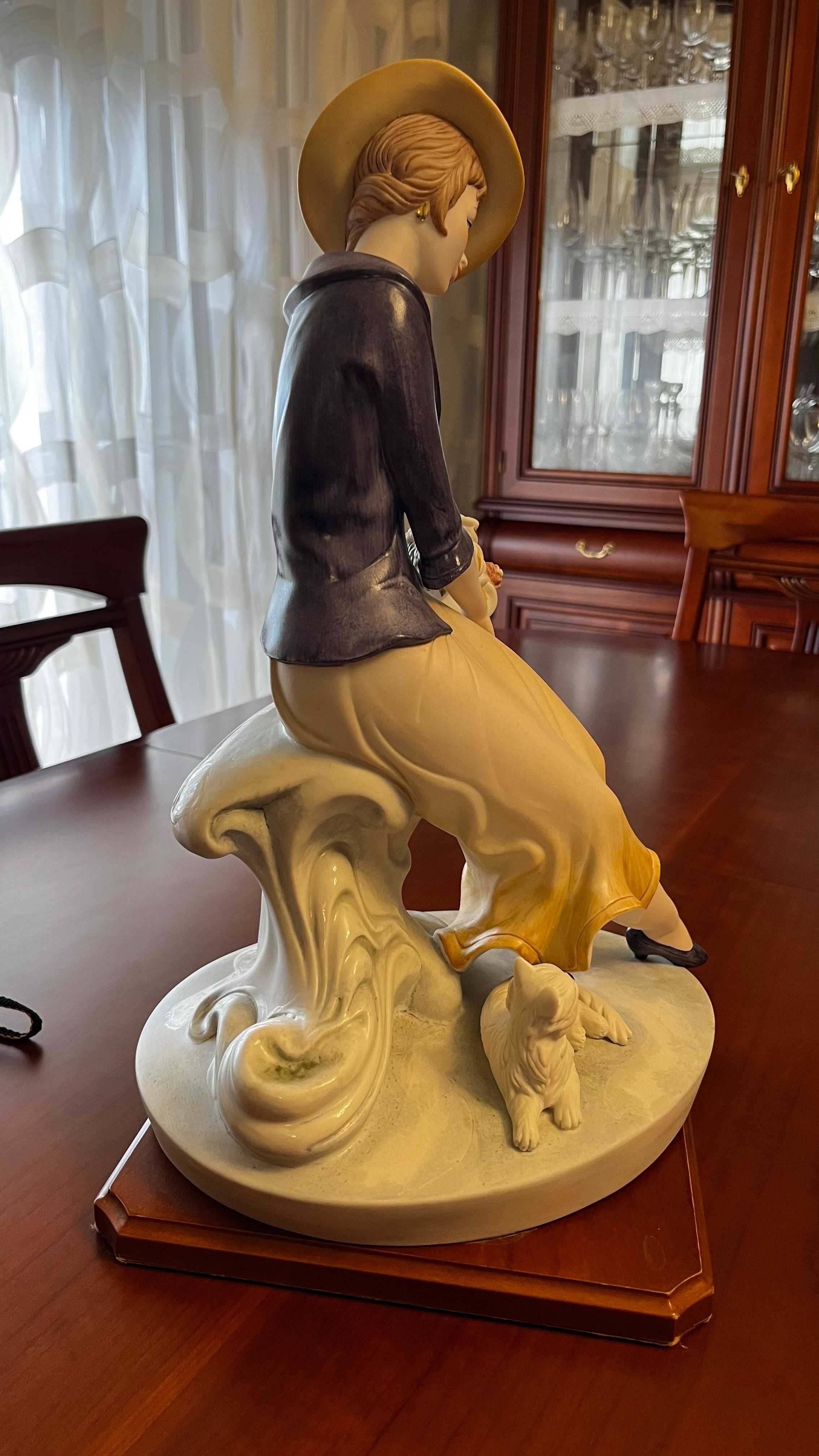 Estatueta de Porcelana