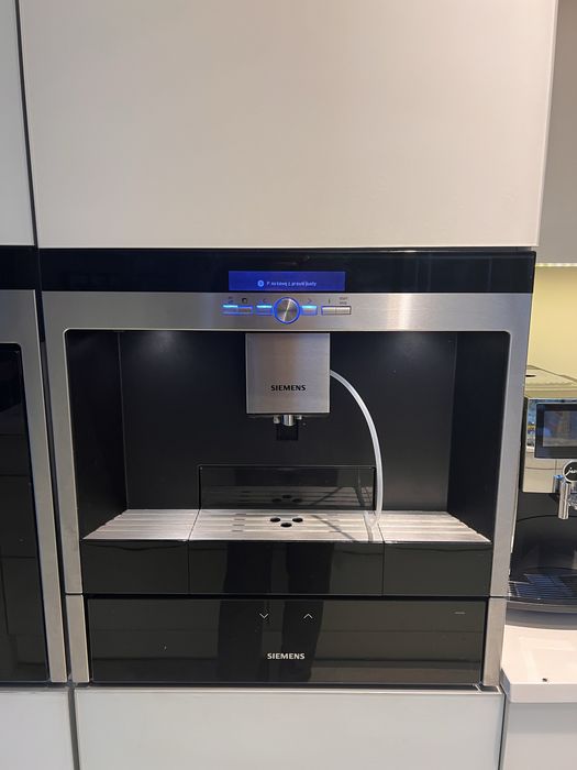 Ekspres do zabudowy Siemens wraz z szufladą do podgrzewania filiżanek