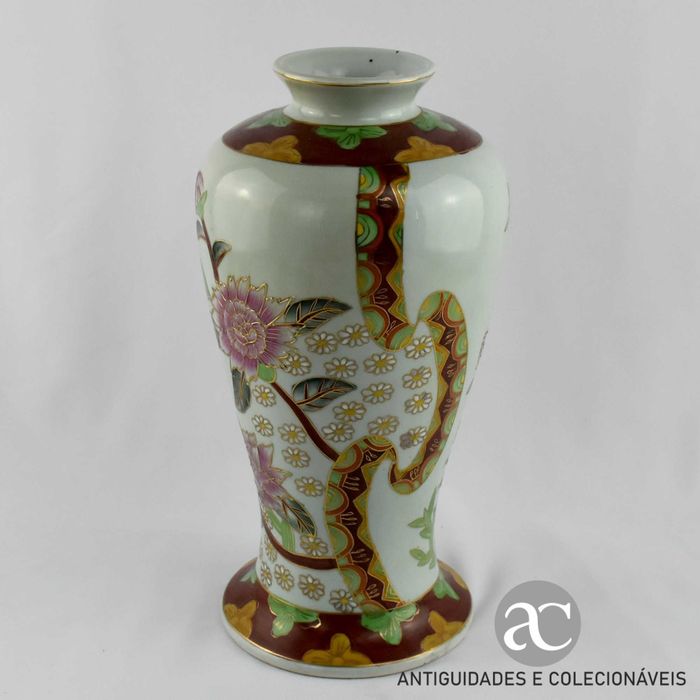 Jarra Oriental em Porcelana, pintada à mão