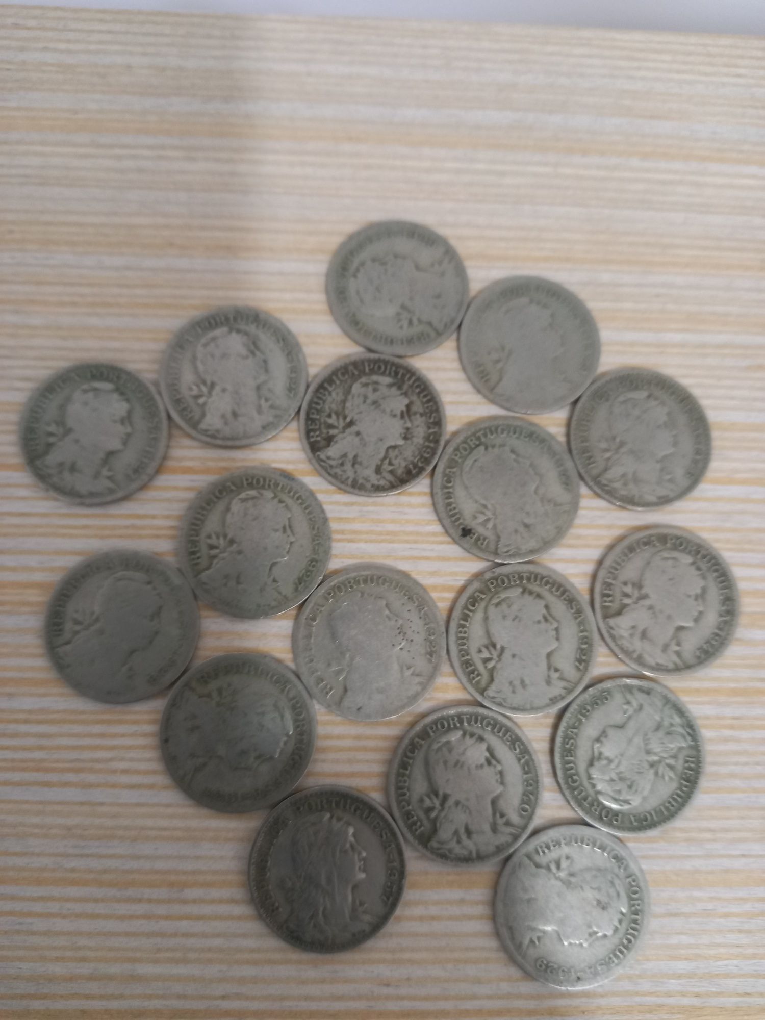 Vendo moedas portuguesas antigas