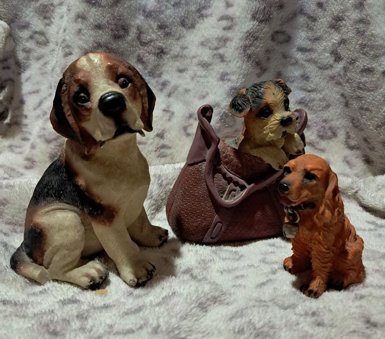 Статуэтки собачек и другие.