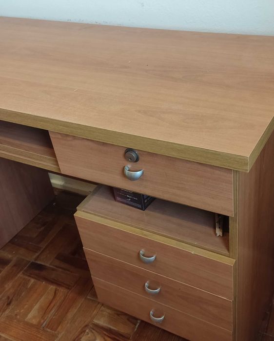 Secretária em pinho