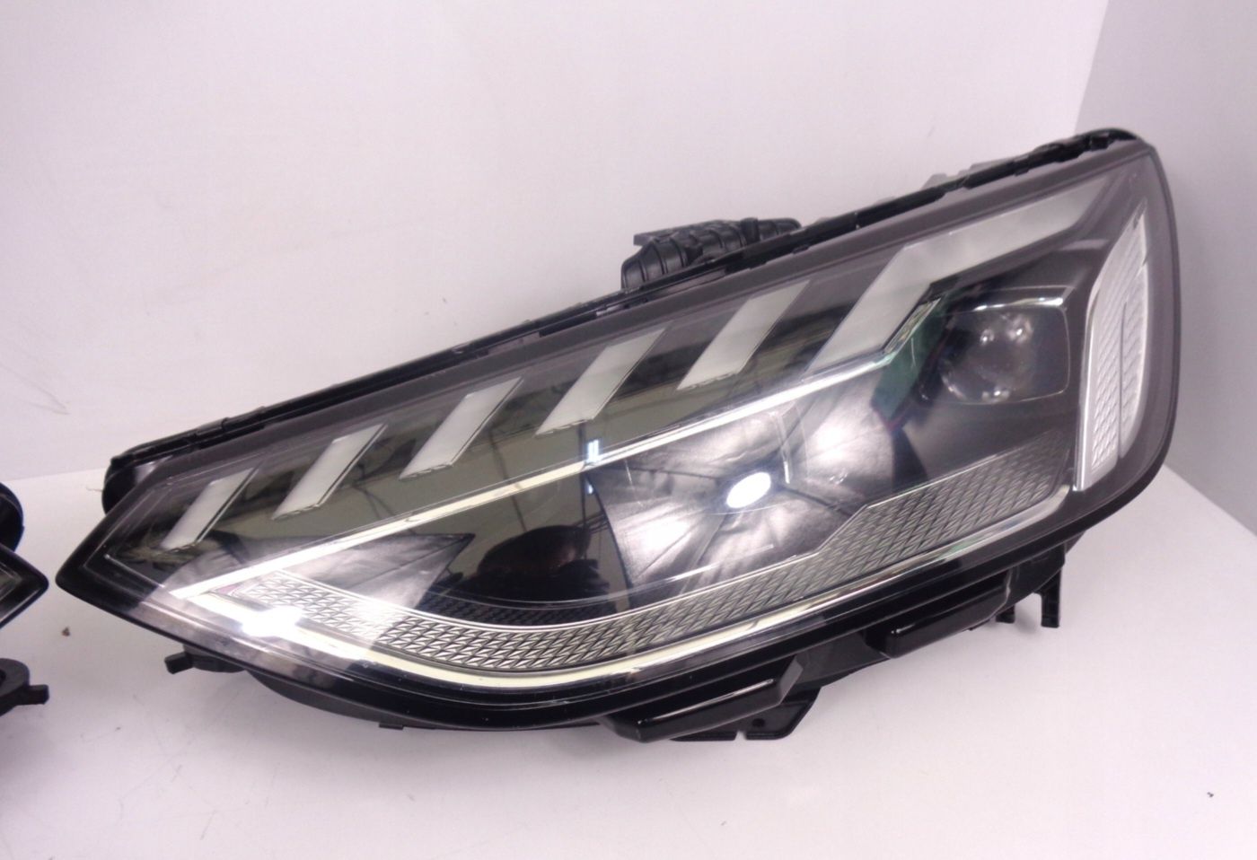 Комплект фар audi a4 b9 рестайлинг Matrix LED