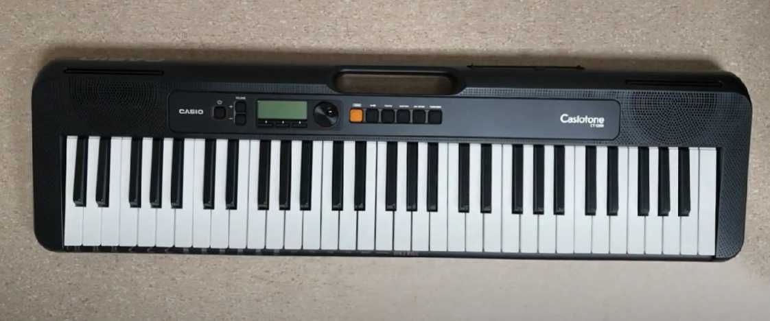 Casio CT-S200BK є (чорний, білий та червоний)