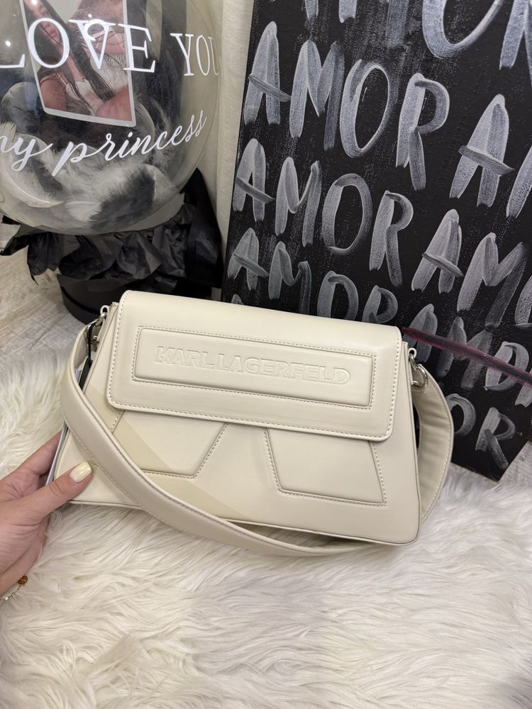 Сумка на плече Karl Lagerfeld молочна