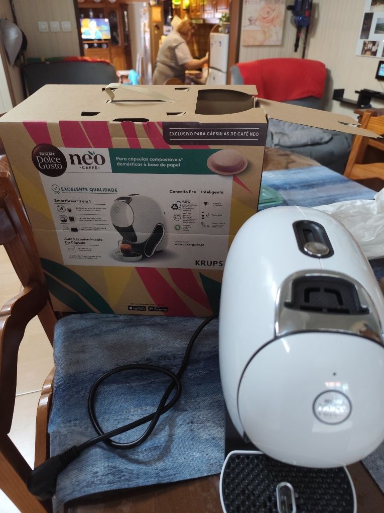 Máquina de café dolce Gusto Neo