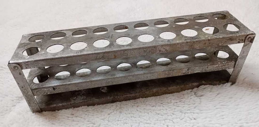 Satary stojak na probówki chemia lata 60- te 70- te polecam :)