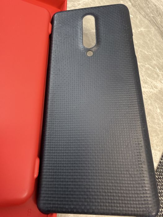 Віддам карбоновий чохол Latercase на OnePlus 8