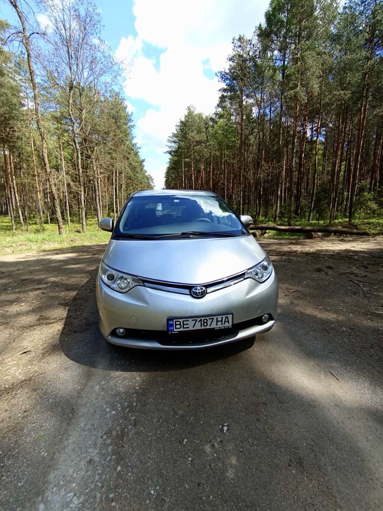 Сімейне авто Toyota Previa мінівен 8місць