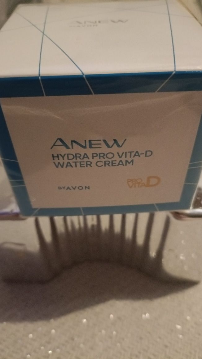 Krem Avon Anew nawilżający , aktywujący Wit D.