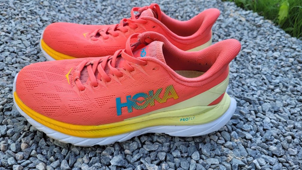 Фирменные кроссовки Hoka