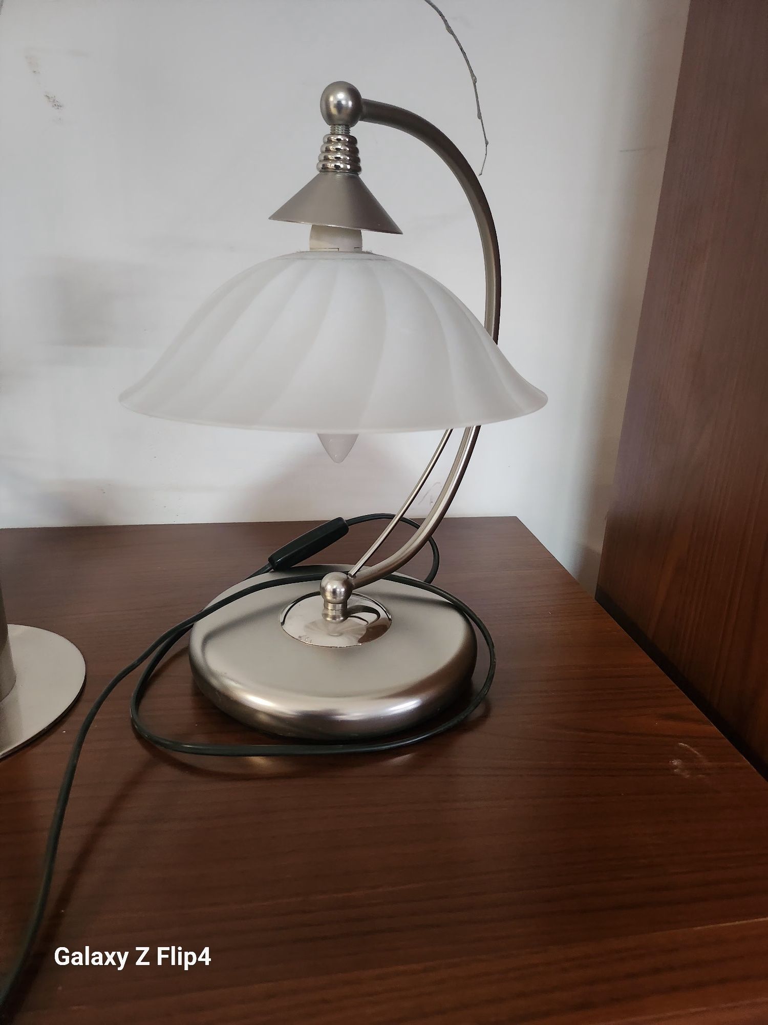 Lampka biurkowa biała z chromem