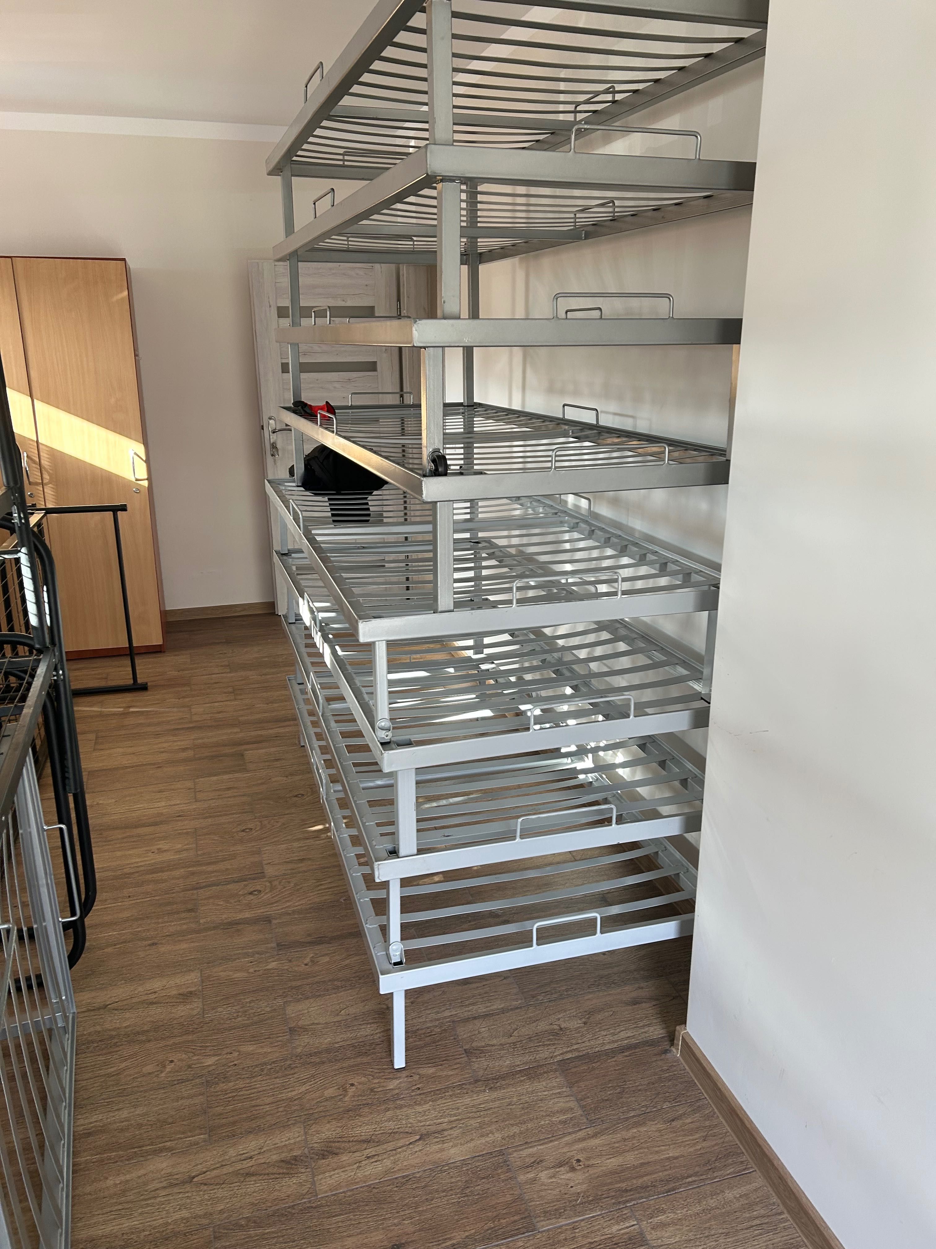 Meble, wyposażenie do hostelu, pensjonatu