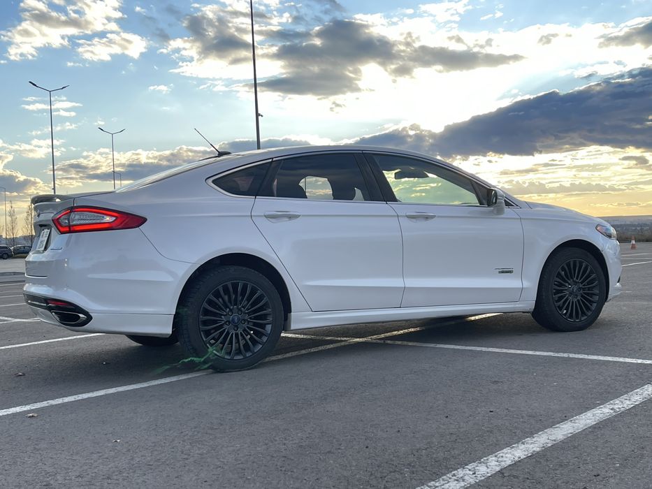 Ford Fusion Titanium  Energy plugin hybrid
