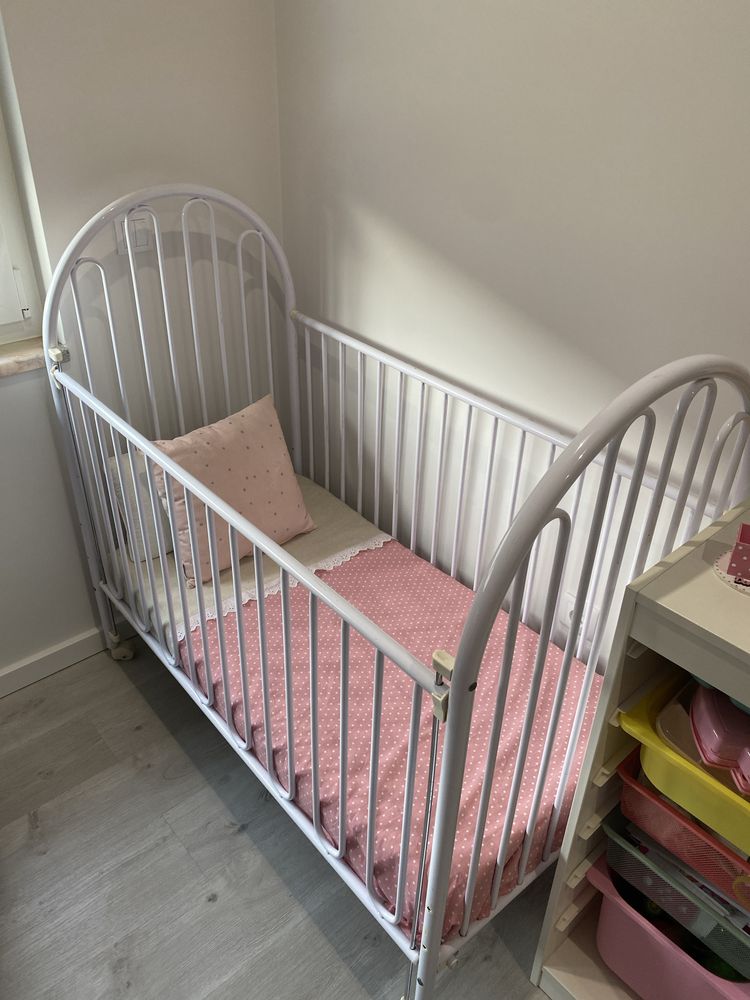 Cama de bebe de ferro