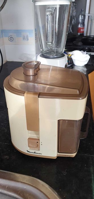 Máquina de sumos elétrica Moulinex