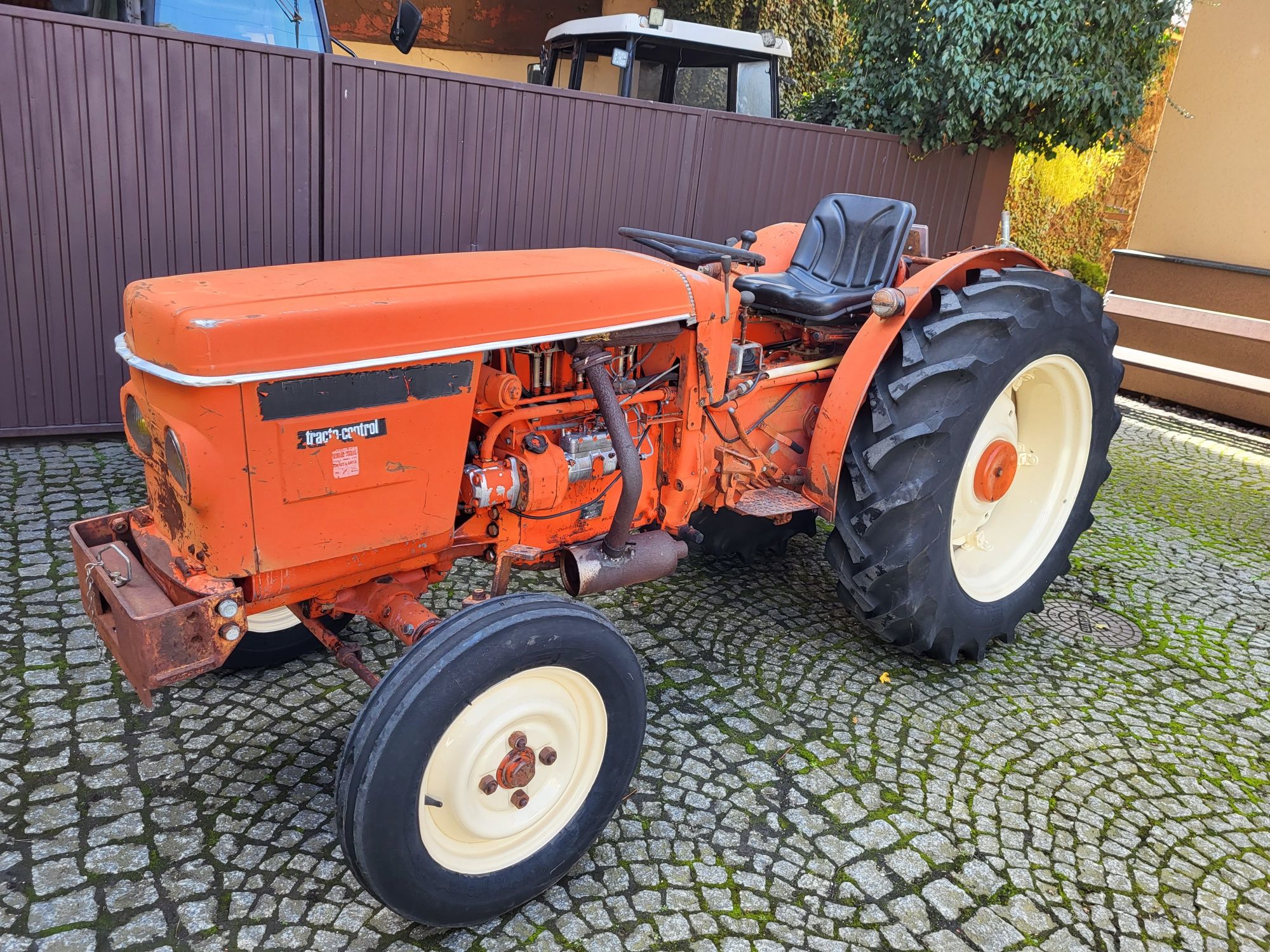 Ciągnik traktor sadowniczy Renault 60 silnik ogrodnik  fendt mwm