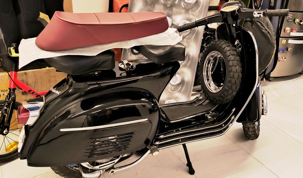 Vespa – Banco Sport em Pele (Novo, nunca usado)