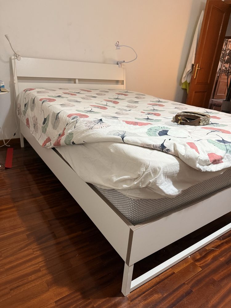 Cama de casal IKEA