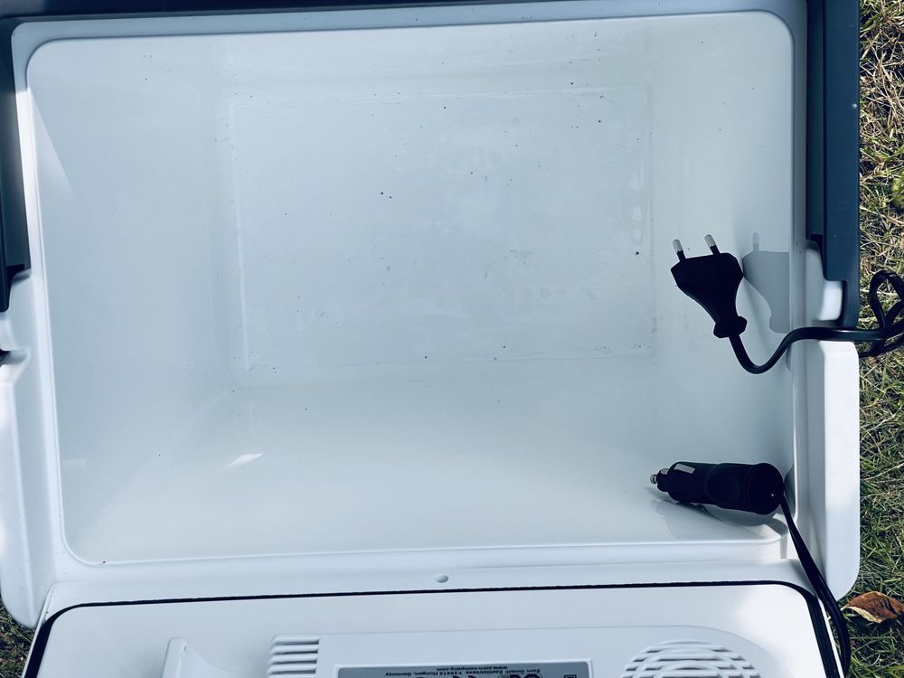 Lodowka 30L kabel z wtyczka 230V + drugi kabel do zapalniczki