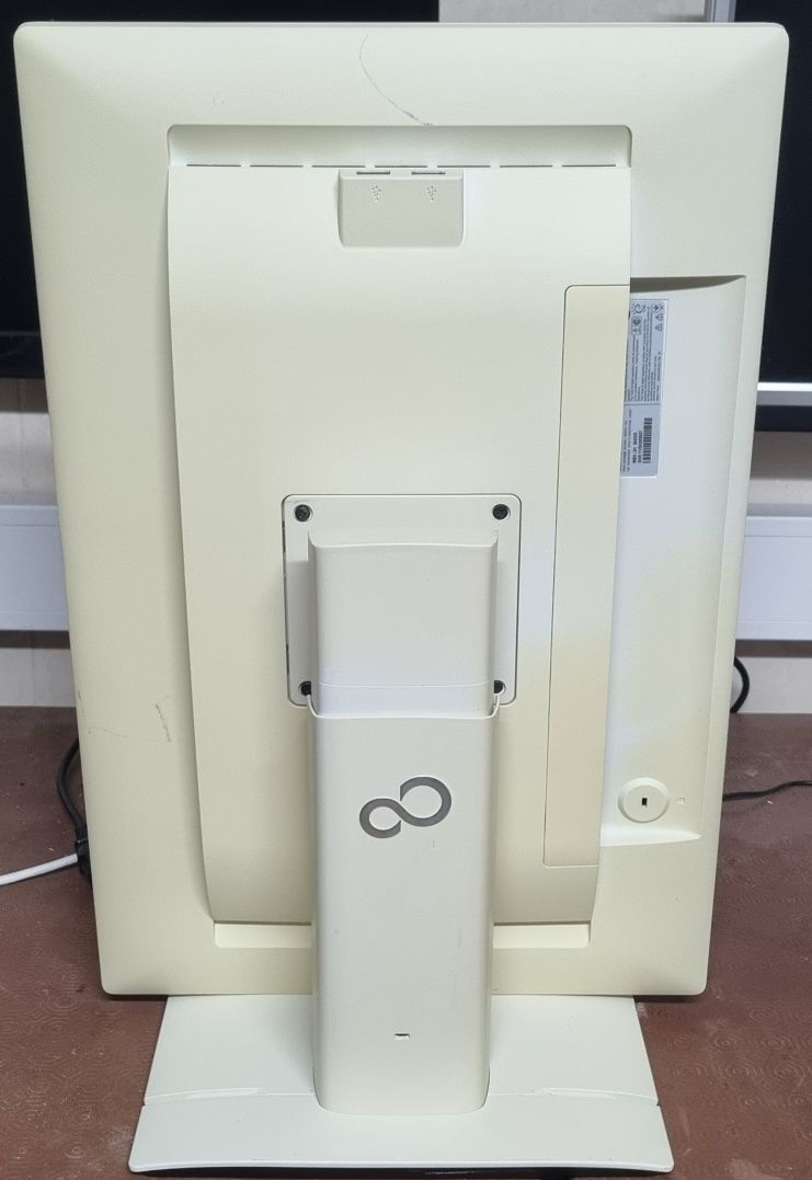 Monitor Fujitsu B24W-6 - 24” | Ajustável