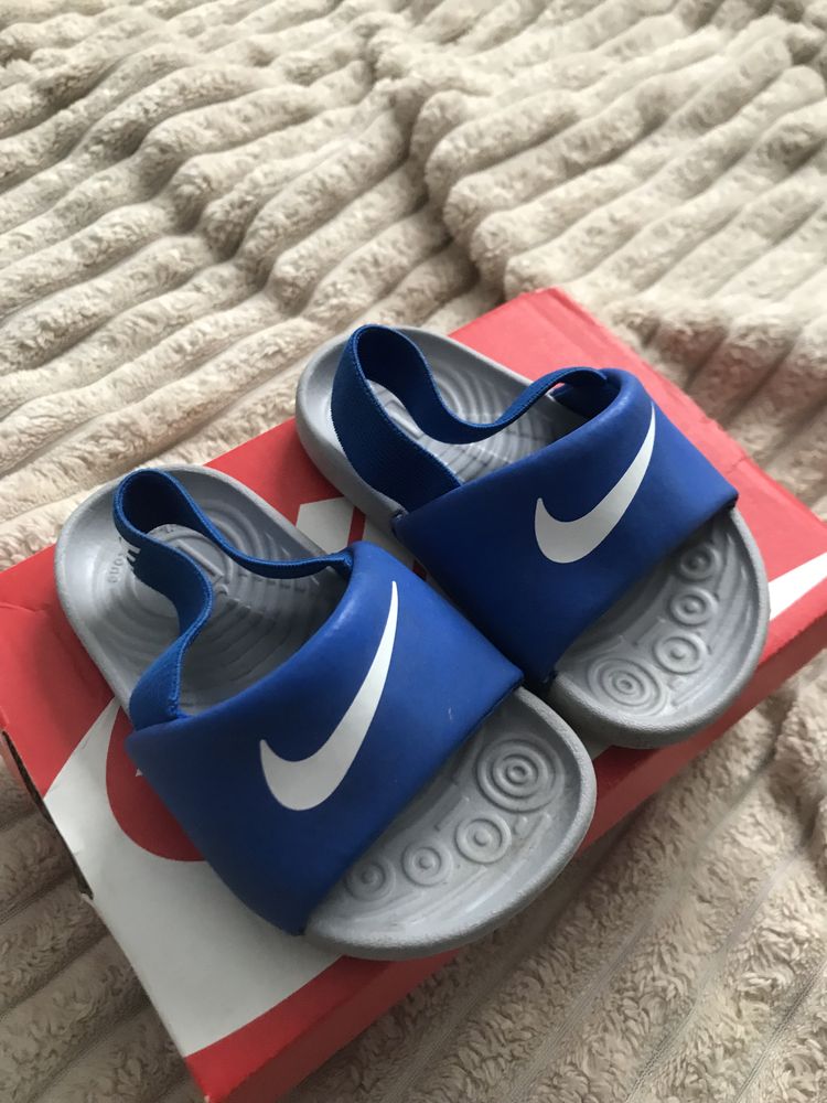 Оригінальні тапки Nike