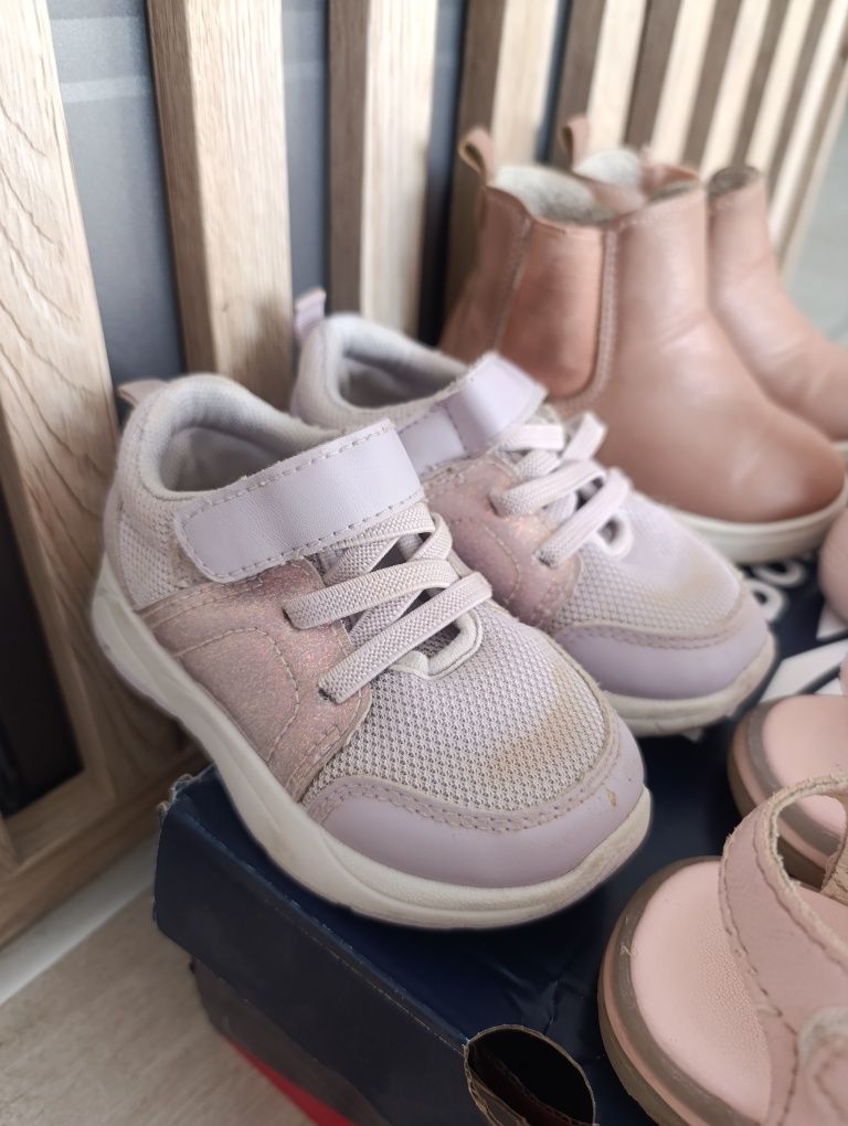Buty dla dziewczynki - rozmiar 22/jesienne, adidasy, kapcie, sandały